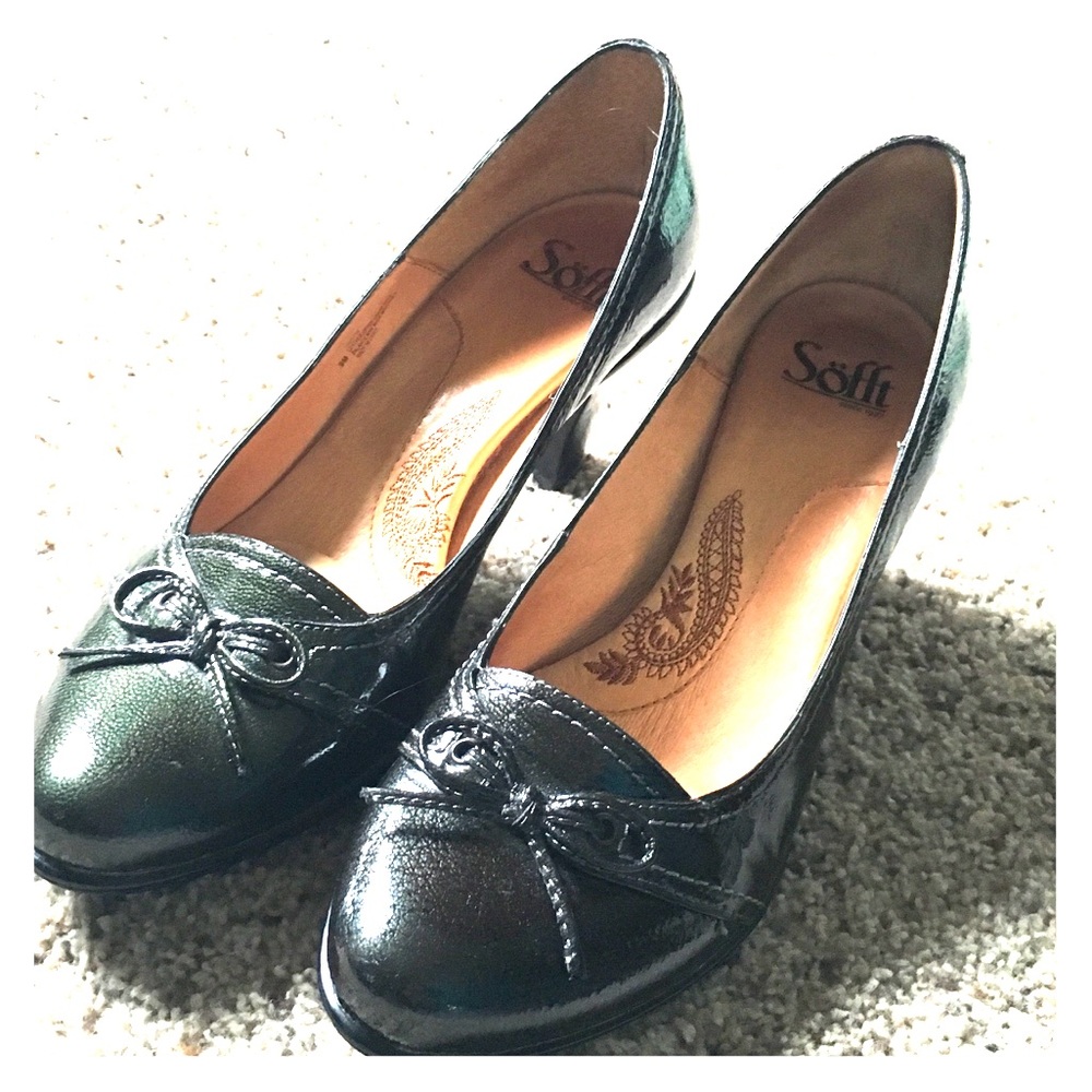 Sofft patent grey heels